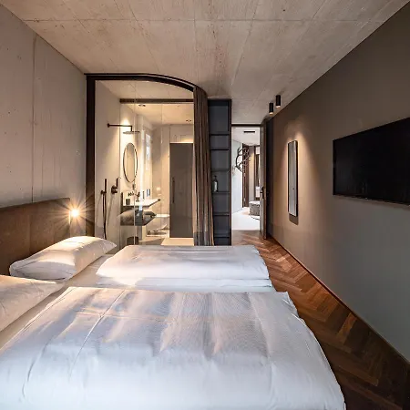 Bed & Breakfast Lifestyle By Phillip Sigwart *